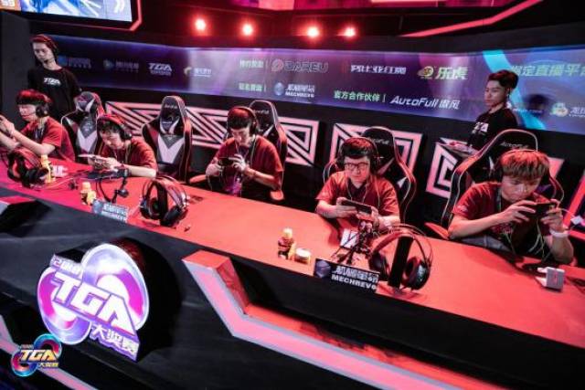 的第一脚出 的第一脚出